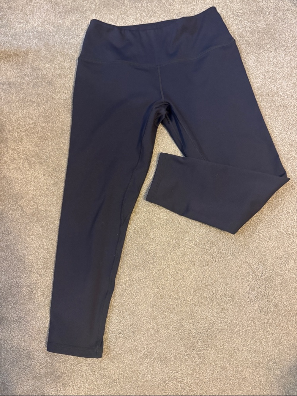 Color Fulkoala Women’s Black Leggings 
Capri  Large